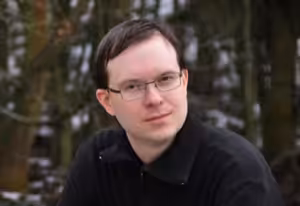 Je nemyslitelné, že by Rusové okupovali celou Ukrajinu, možná budou chtít změnit režim v Kyjevě, míní vojenský analytik Lukáš Visingr