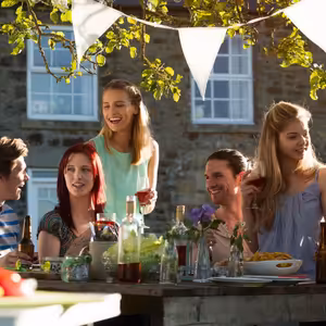 Small Talk #195 - Slunce, smích a grilovačky: Tipy a triky, jak být skvělou hostitelkou