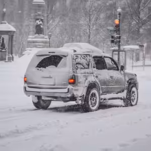 Většina řidičů neumí řídit na sněhu, stačí dodržet několik jednoduchý rad