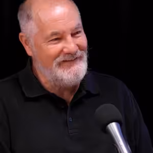 Aerolinky vás považují za substrát, jde o zisk a nízké náklady, je to jejich nenažranost, říká Jan Papež o letecké přepravě