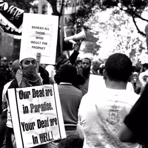 .konfrontácie: Osudová príťažlivosť extrémizmu