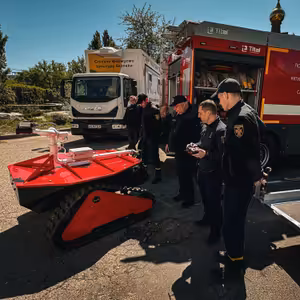 Reportáž: Požární robot, česká pomoc a poplach v Charkově
