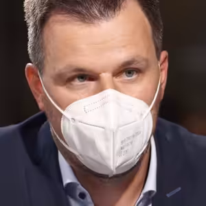 Covid pasy chceme od června, bude to zdarma, je to návrat k normálu. Kolaps očkování mě mrzel, říká Dzurilla