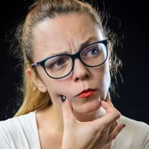 Tereza Nováková: Ve frontě na divadelní představení Tři králové prvního prosince dva tisíce devatenáct