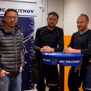 Hokejisté Jiří Šimoníček a Petr Chytráček před play-off