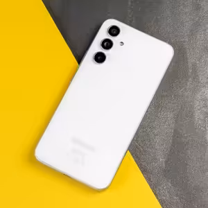 Jaké jsou dnes mobily střední třídy? Upoutá Galaxy A54 nebo Redmi Note 12 Pro?