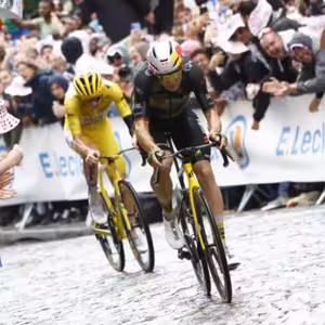 Tour 2025 (#21): Premiéra Montamrtre vyšla, Van Aert zdolal Pogačara