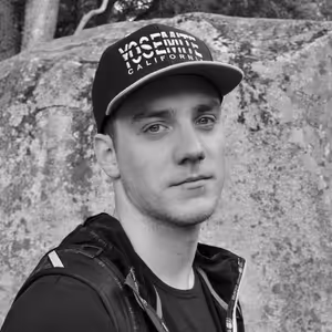 Honza Dvorský - Biden hraje s Teslou politické hry. S průměrným příjmem se máte v ČR lépe než v USA