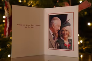 První Vánoce Karla III. na britském trůně, co Brity čeká?