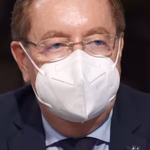 Arenberger: Nejsem ministr Sputniku ani Zemana, úkoly mi dává Babiš, Ruské vakcíny nejsou špatné