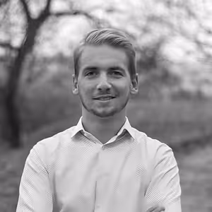 Václav Smolka - Za vládu říkám negativní informace já. V Kyjevě se kousek od nás střílelo