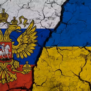 Lukáš Kovanda (TRINITY BANK) a Miroslav Plojhar (Česká spořitelna): Odstřižení Ruska od systému SWIFT by se zejména Evropě vrátilo jako bumerang, unie by musela minimálně pozastavit proces ekologizace