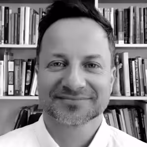 Podcast hmmm...: Keď slová ubližujú najviac. Ako tomu zabrániť?