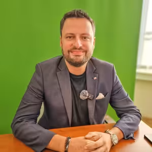 Tanky za miliardy a dluhy na 40 let. Policie zabavila bitcoiny. Kšefty kolem ODS. | Čau Praho #144