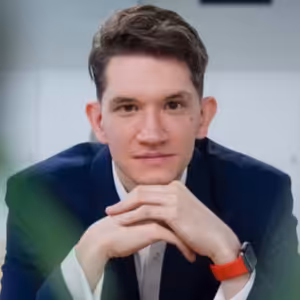 Chci lidem vrátit miliardy, které jim patří. Někomu uděláme hezký den, žádostí jsou tisíce, říká Surmař