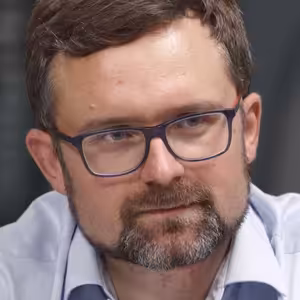 Babiš musí odstoupit, nebo prodat Agrofert, miliardy pro Česko jsou ohroženy, odcházení z jednání o dotacích je divadýlko, říká Peksa