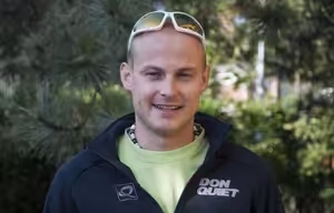 Lyžovat se může člověk naučit v každém věku, říká instruktor Martin Dostál