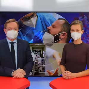 Roušky nesundáme ani v létě, venku ale potřeba nebudou. „Pořád se to může zlomit,“ varuje Arenberger