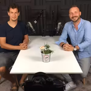 Živil sa ako barman, skladník a študoval právo, dnes patrí k najžiadanejším klaviristom na Slovensku