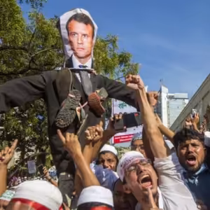 #13 Zákaz islamofobie, ubohý princ Harry, jihoafrická genocida