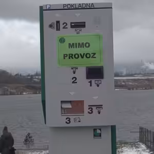 Parkovací automaty na jezeře Most.