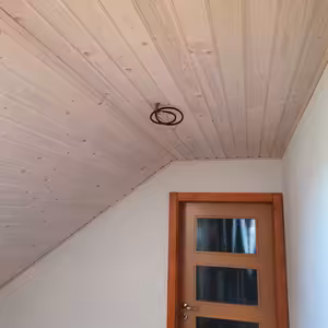 Ako zamedziť žltnutiu dreva v interiéri? Zachovajte si prirodzenú farbu dreva.