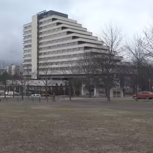 ROZHOVOR: Byli jsme velmi blízko tomu, aby místo hotelu Cascade byla ubytovna, říká primátor Mostu.