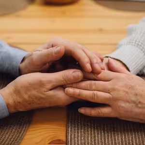 Myslíme na seniorov: Október - mesiac úcty k starším