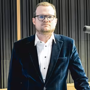 Peter Kubina - Nefunkčný Ústavný súd nás môže vyjsť draho kvôli prieťahom (Braňo Závodský Naživo)