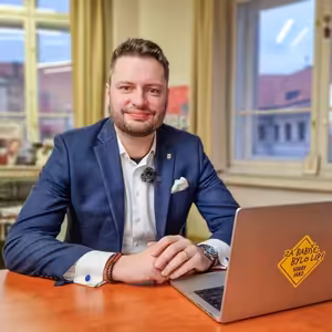 Česko je v recesi. Stanjura nakupuje benzinky za miliardy. Chce výpovědi bez důvodu. | Čau Praho! #69