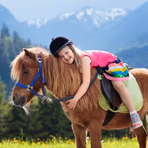 Hipoterapia – ako môže dieťaťu pomôcť?