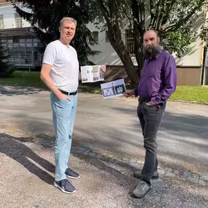 O objevu pamětní desky Roty Nazdar s Janem Nešněrou