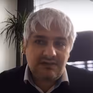 [Podcast s Romčom] Vedec Čekan: Na novú mutáciu korony vakcína nemusí účinkovať. Vieme však, čo s tým robiť