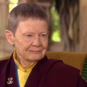 Důležité je nezapomínat přes všechna ta učení o utrpení na radost - Pema Chödrön