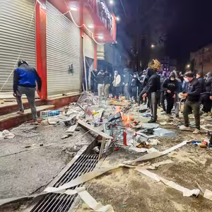 Peršané bez masa a vody. Jak mnoha lidem v Íránu došla trpělivost se zkorumpovaným režimem