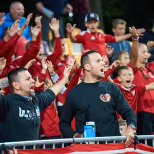 O skalných fanúšikoch futbalovej Dukly s jedným z lídrov kotla