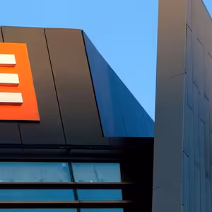 ČEZ v roce 2025: Pokračující windfall tax, otazníky nad dostavbou jádra a další předvolební debaty o zestátnění