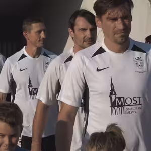 Fotbalové legendy Mostu a Teplic se po letech znovu sešly.