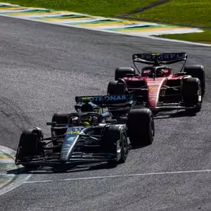 InstaPokec z Abú Dhabi: Jak bitvu Ferrari a Mercedesu rozhodlo 1,1 sekundy