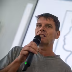 Milan Pilař, zakladatel Letní žurnalistické školy Karla Havlíčka Borovského | Podcasty Kraje Vysočina