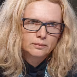 Očkovaní nemají mít výhody, chrání hlavně sebe, je to diskriminace. Měly by se uznat protilátky, říká viroložka Zelená