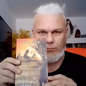 Most je skvělé místo pro inspiraci, říká v rozhovoru spisovatel Jakub BoudaJakub Bouda je český spisovatel a fejetonista. Narodil se v roce 1973 v Mostě, jako druhý a poslední potomek v chudé rodině d