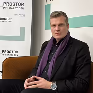 Expert na automobilismus Filip Turek: Číňané se musí automobilové sebevraždě Evropy smát