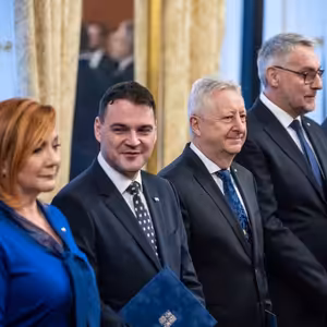 ANO, SPD a Motoristé jsou oficiálně u moci. Do čeho se pustí v prvních dnech vládnutí?