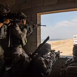 Přibývá zemí, které zavádějí embargo na vývoz zbraní do Izraele. Česko export naopak zvyšuje