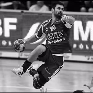 04 KEĎ SLOVÁKOVI APLAUDOVALA MAĎARSKÁ HALA - Šulc František ml. - hádzaná