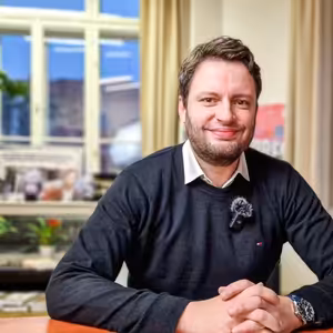 Češi, rozlučte se s korunou. Pavel chce EURO. Jurečka měl večírek v den střelby. Čau Praho!#64