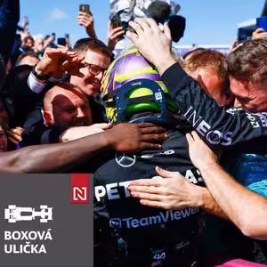 Hamilton prelomil Rosbergovo prekliatie, prestupový trh blokuje „zátka“ Sainz (S03E25)