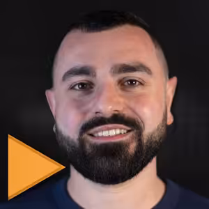 Grigory Makarian: Kvůli válce jsme museli utéct ze země. Za recenzi mě chtěli i žalovat