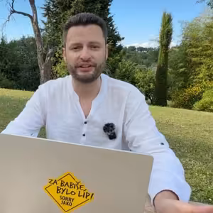 Starostové chtějí zaplatit 432 milionů svému sponzorovi z veřejných peněz. | Čau Praho! #88